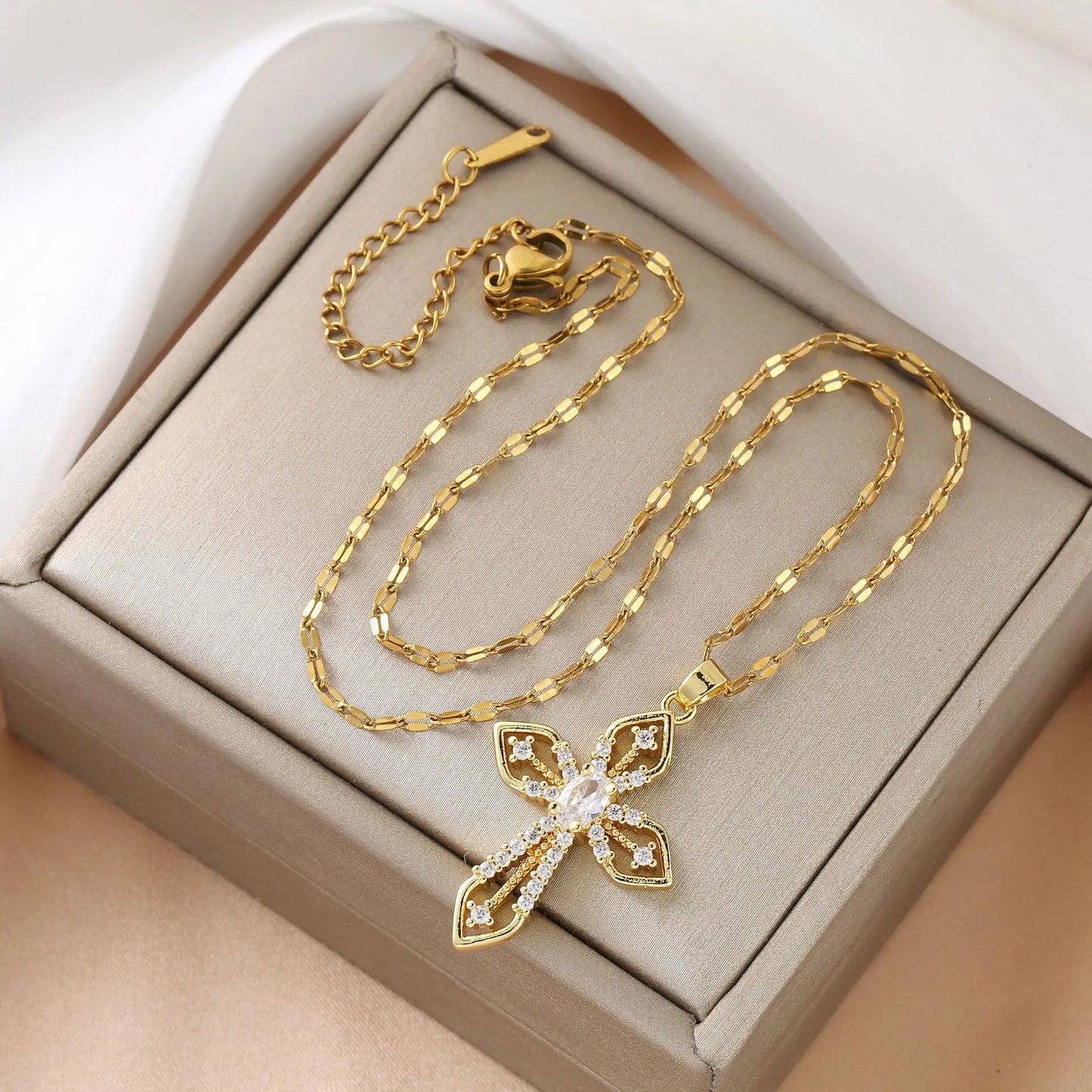 Women's Light Luxury Collarbone Vintage Cross Necklace